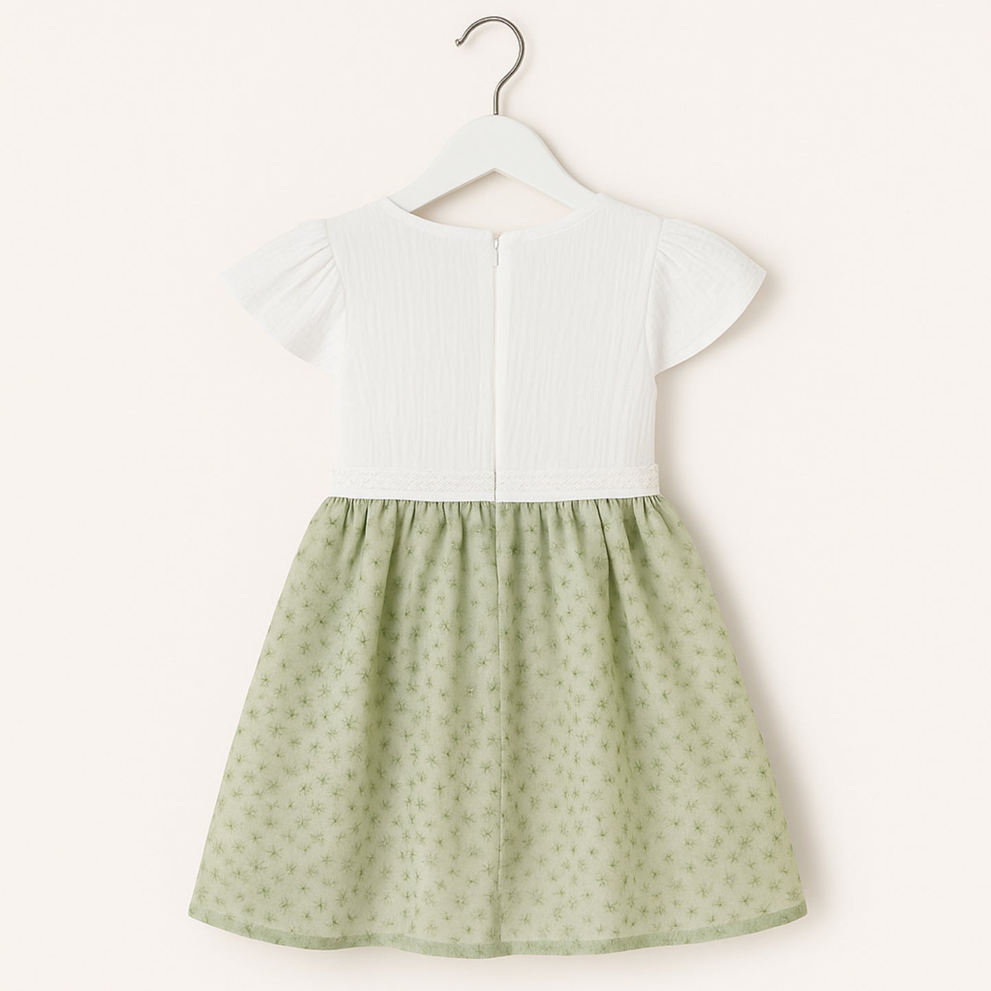 Meisjes groene jurk met witte top en strikdetail