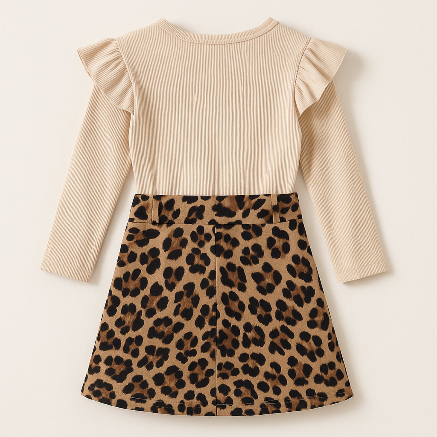 Meisjes set beige top met ruches en luipaard rok – stijlvol en trendy