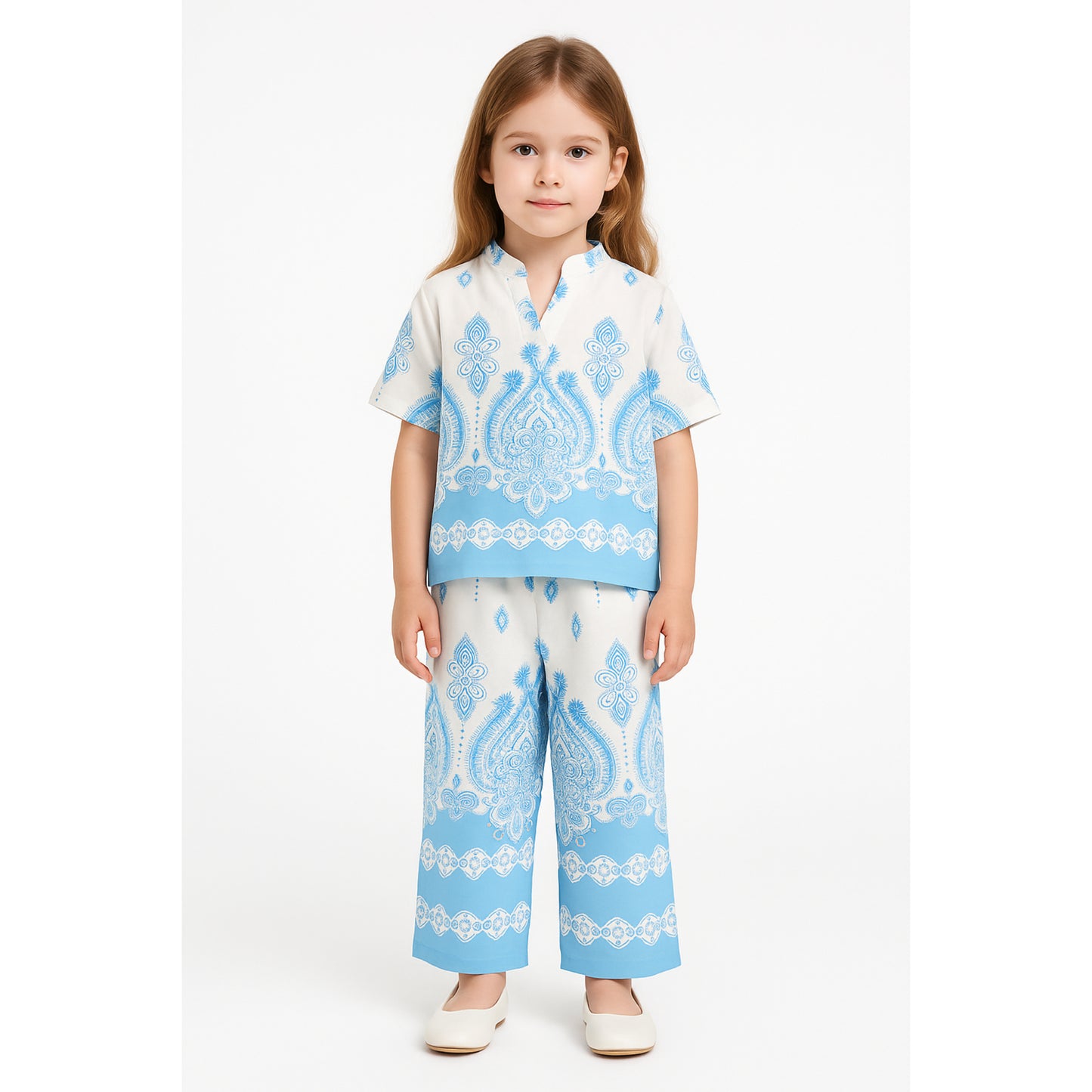 Meisjes tweedelig zomerpak in wit-blauw – luchtig en stijlvol