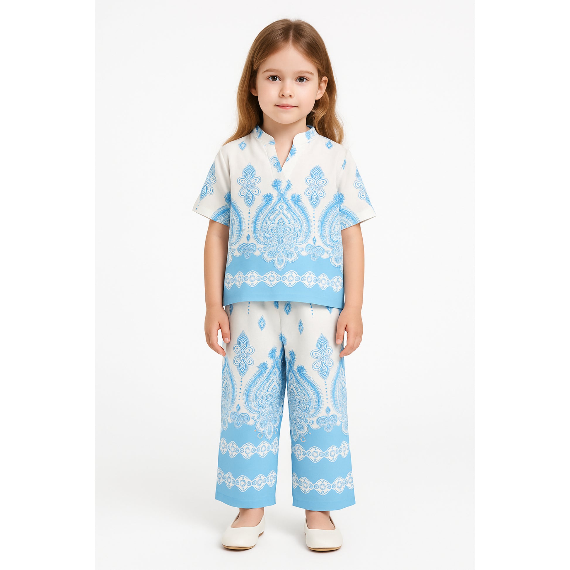 Meisjes tweedelig zomerpak in wit-blauw – luchtig en stijlvol