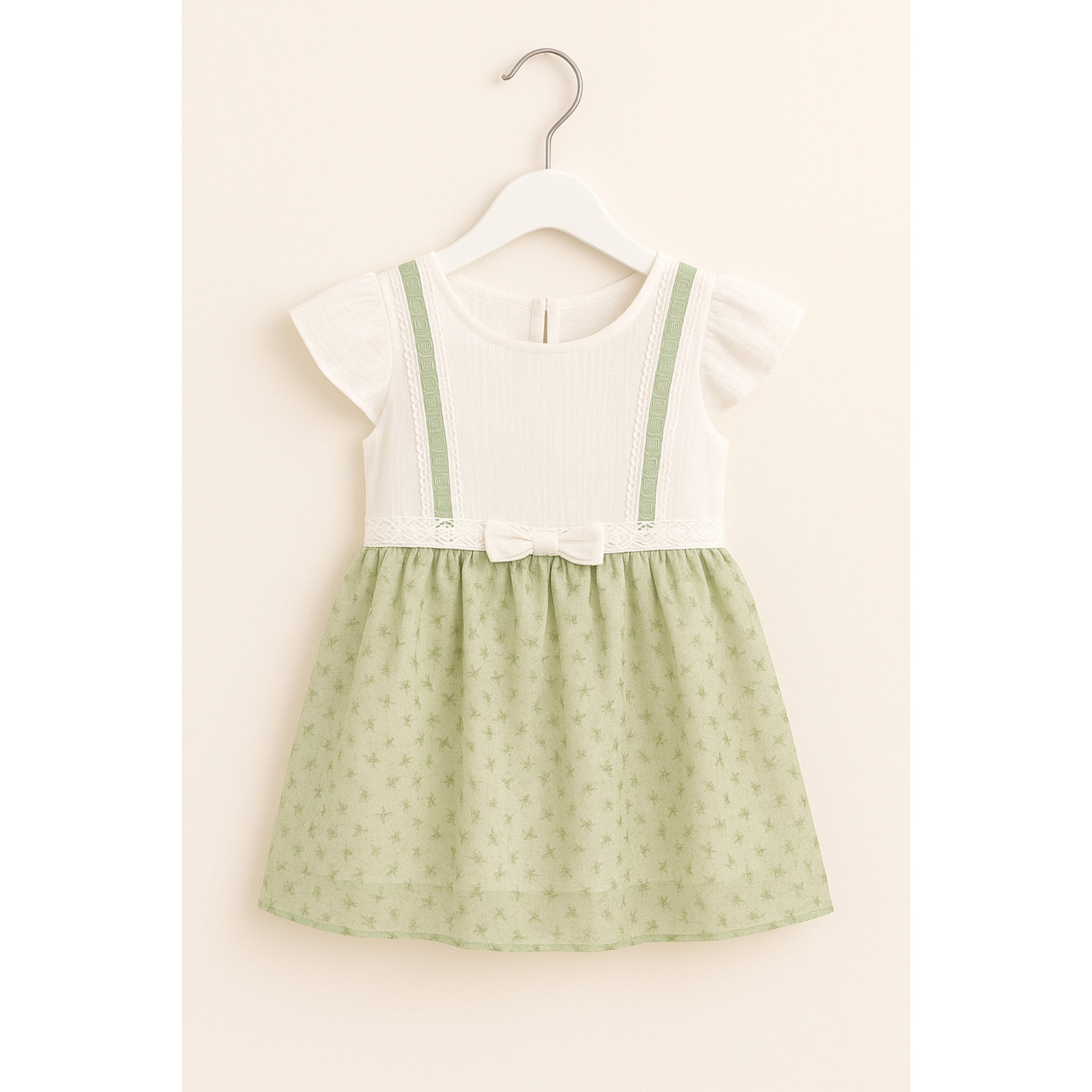 Meisjes groene jurk met witte top en strikdetail