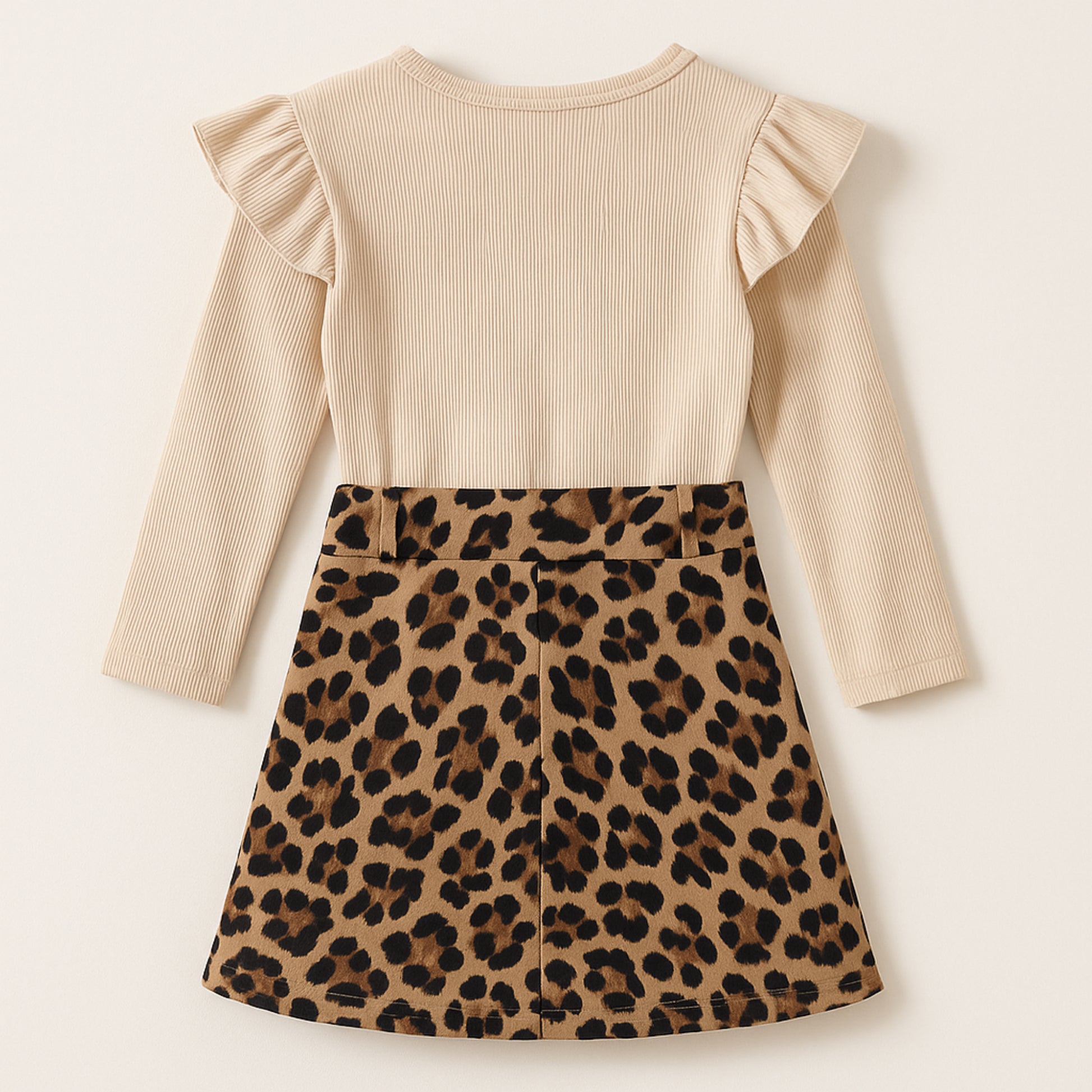 Meisjes set beige top met ruches en luipaard rok – stijlvol en trendy