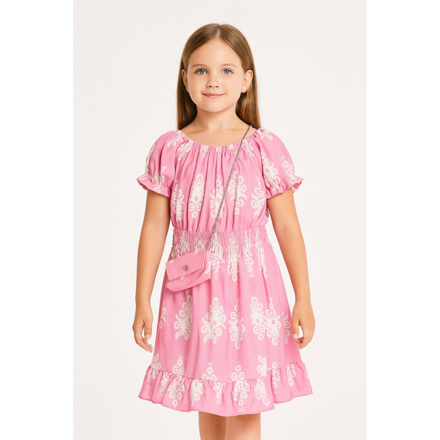 Meisjesjurk roze met witte print – pofmouwen en ruches
