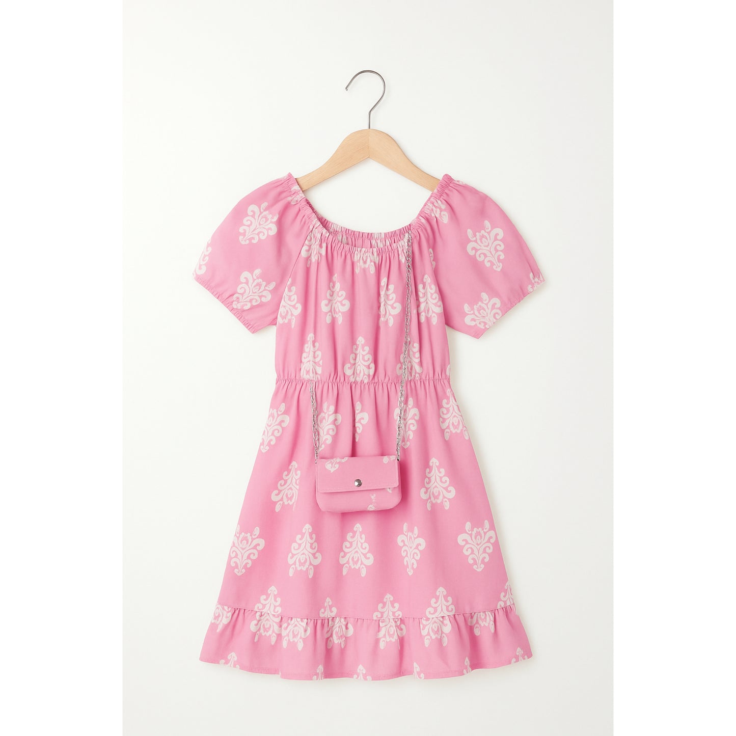 Meisjesjurk roze met witte print – pofmouwen en ruches