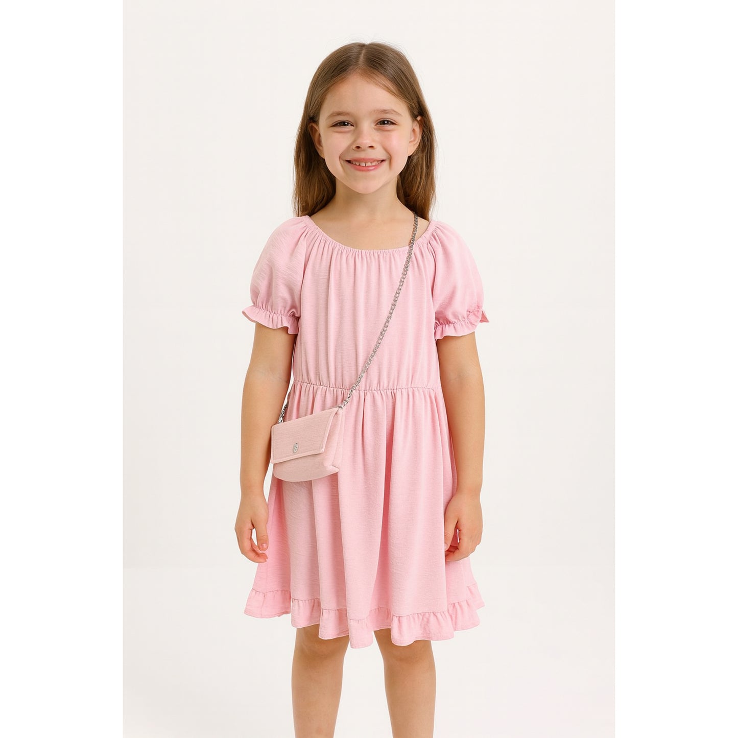 Meisjes zomerjurk roze met tasje – korte mouw en ruffle zoom
