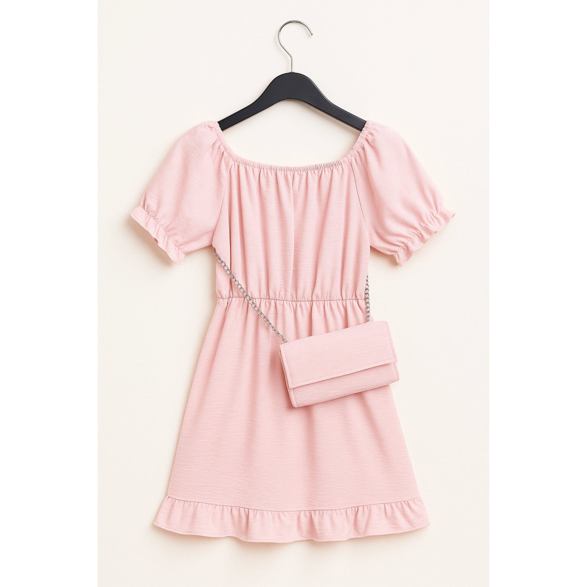 Meisjes zomerjurk roze met tasje – korte mouw en ruffle zoom