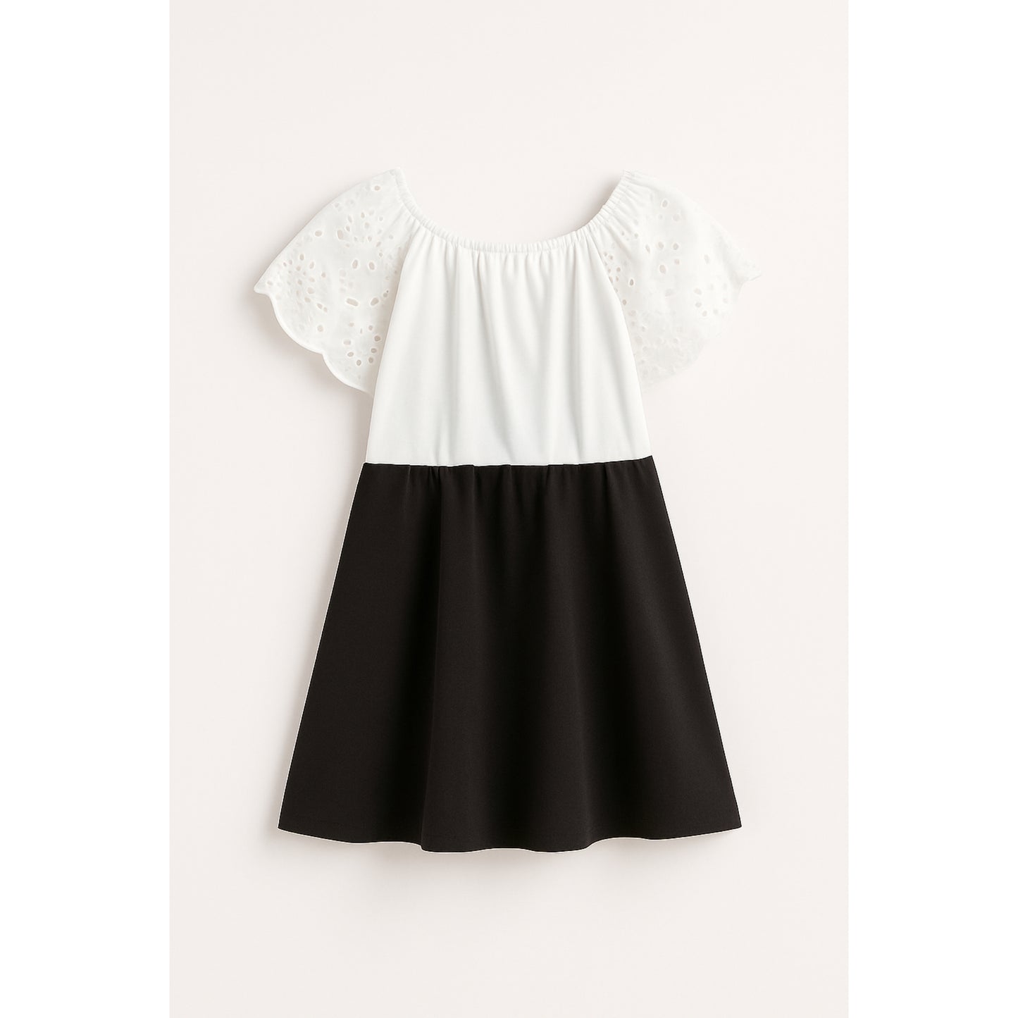 Meisjes jurk met strik – wit top en zwarte rok met strikdetail