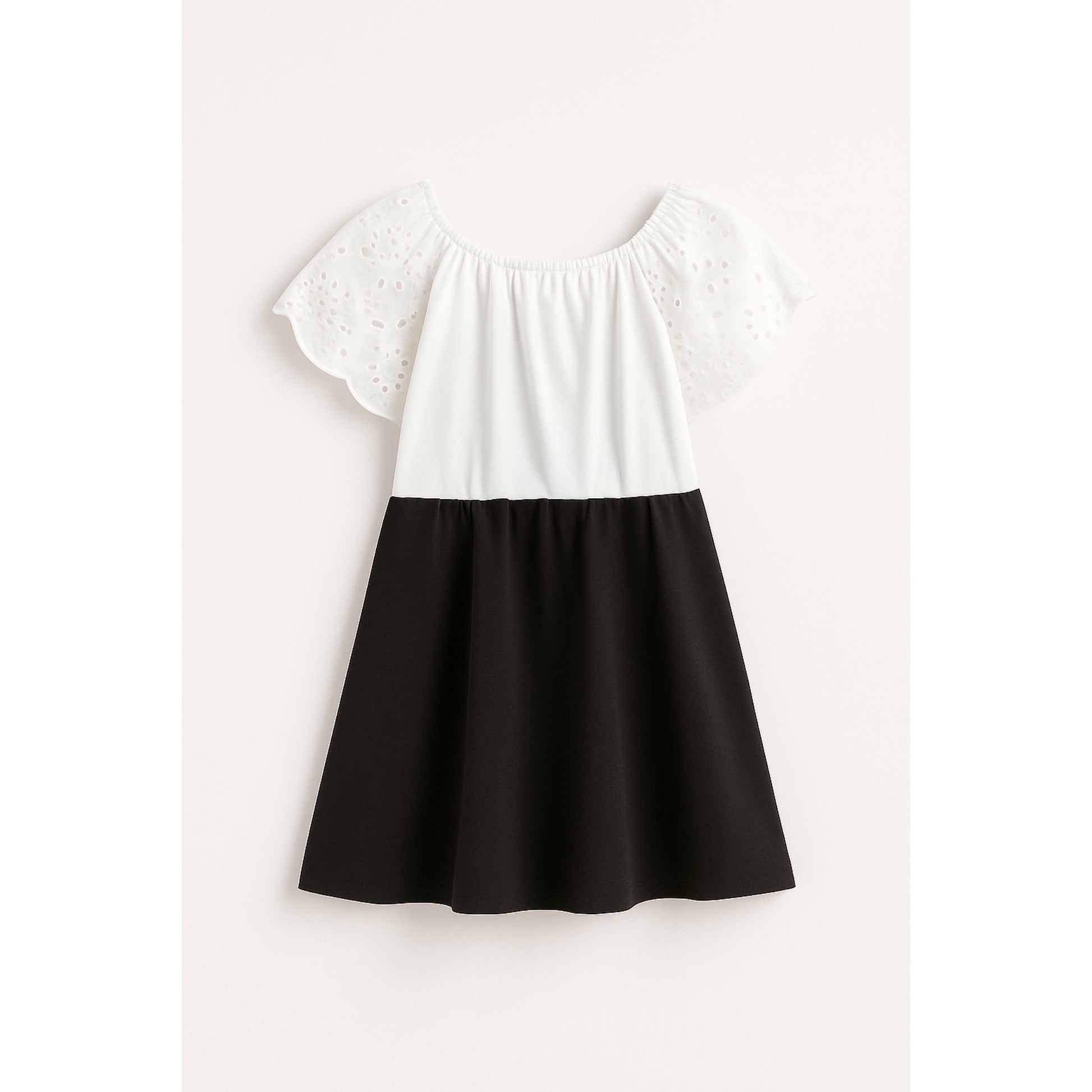 Meisjes jurk met strik – wit top en zwarte rok met strikdetail