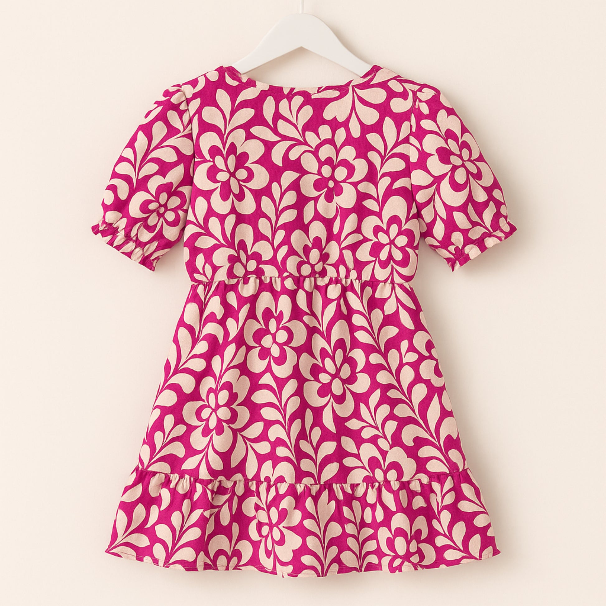 Meisjes jurk roze met bloemen – V-hals en gouden details